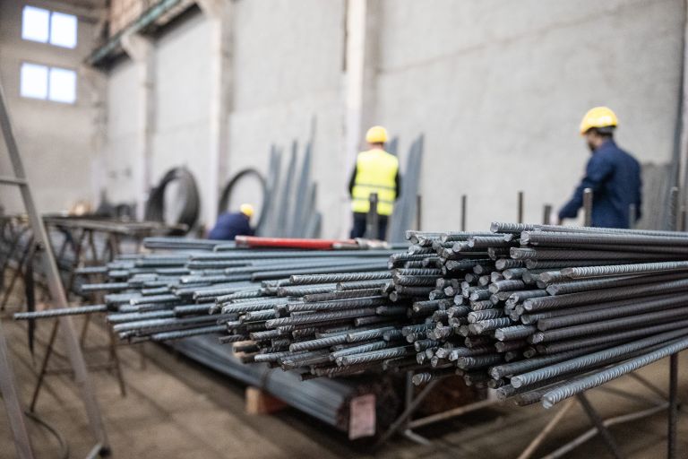 Pręty zbrojeniowe żebrowane i gładkie w produkcji JFK GROUP